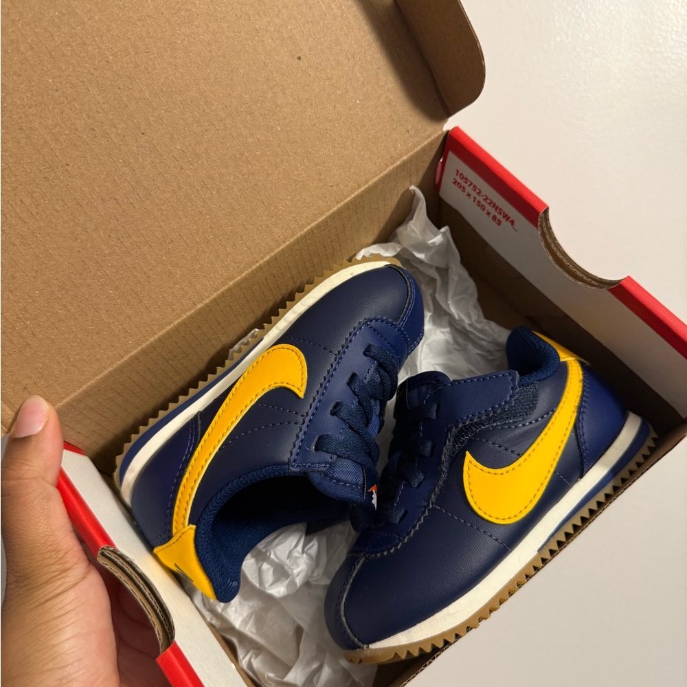 Nike Kids Sneakers in Navy and Yellow